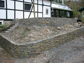 MW Gartenbau Bergisch Gladbach: Betonmauern und Natursteinmauern